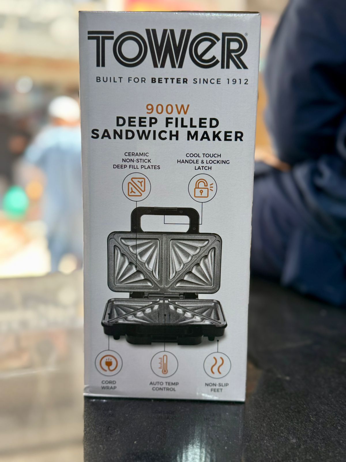 Tower 900W Deep Filled Non-Stick Sandwich Maker