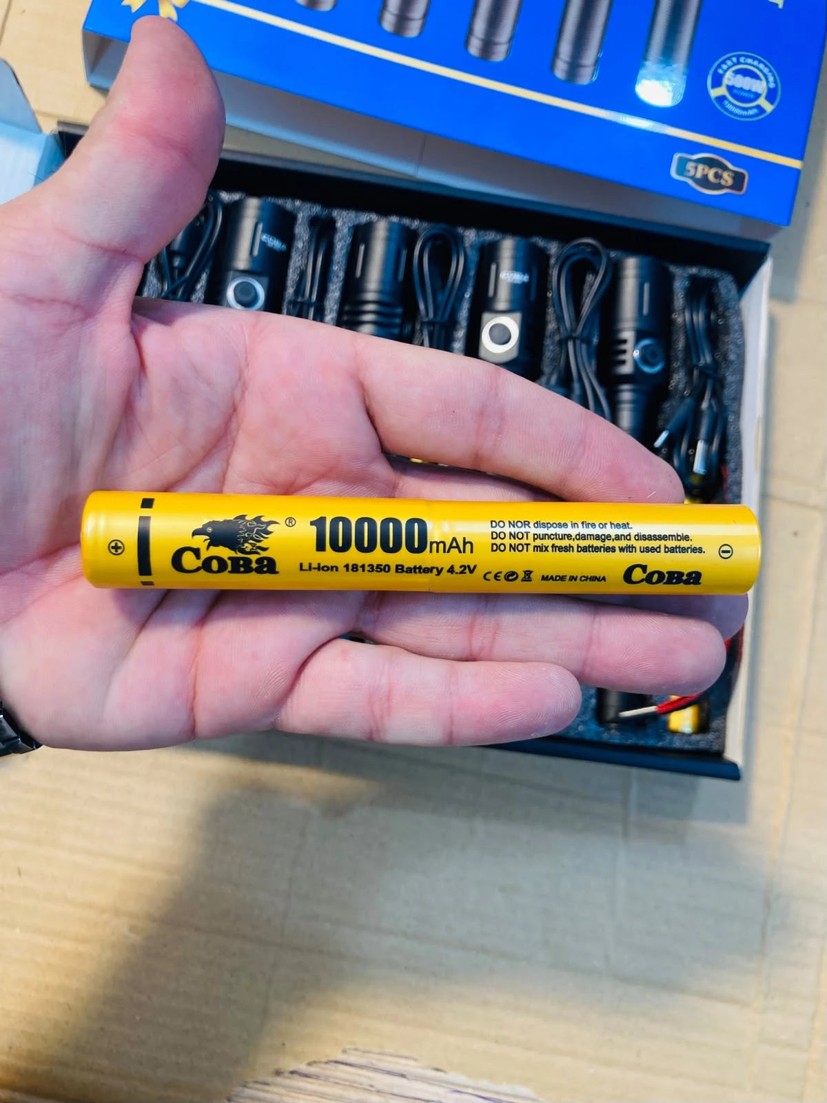 COBA 5 High-Power 500W LED Flashlight Set 3000m Beam Distance Telescopic Zoom 10000mAh Rechargeable Li-ion Battery CB-2502