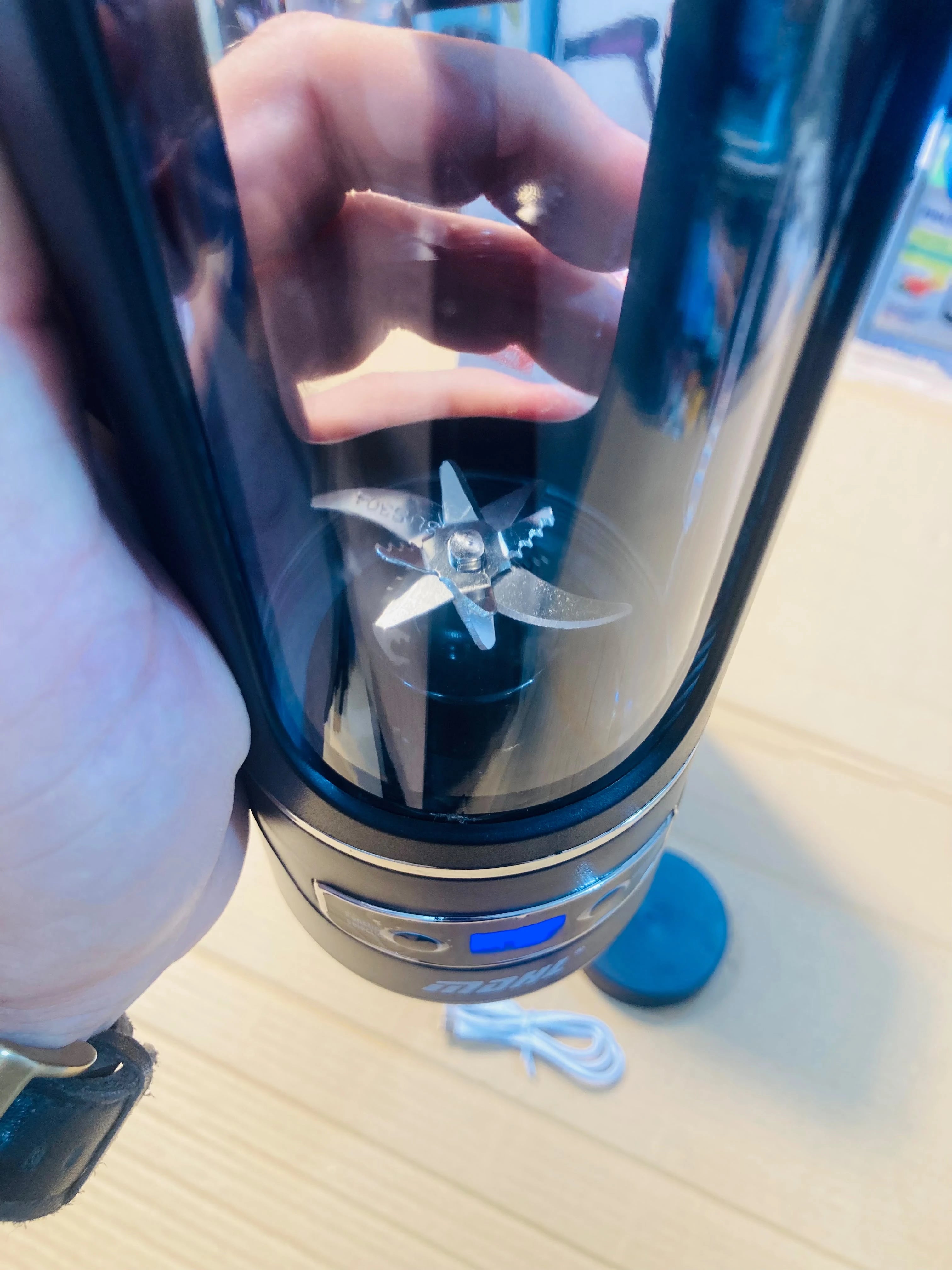 MDHL Portable Juicer Cup 600ml Rechargeable Electric Personal Blender with LED Power Display  AJ-02