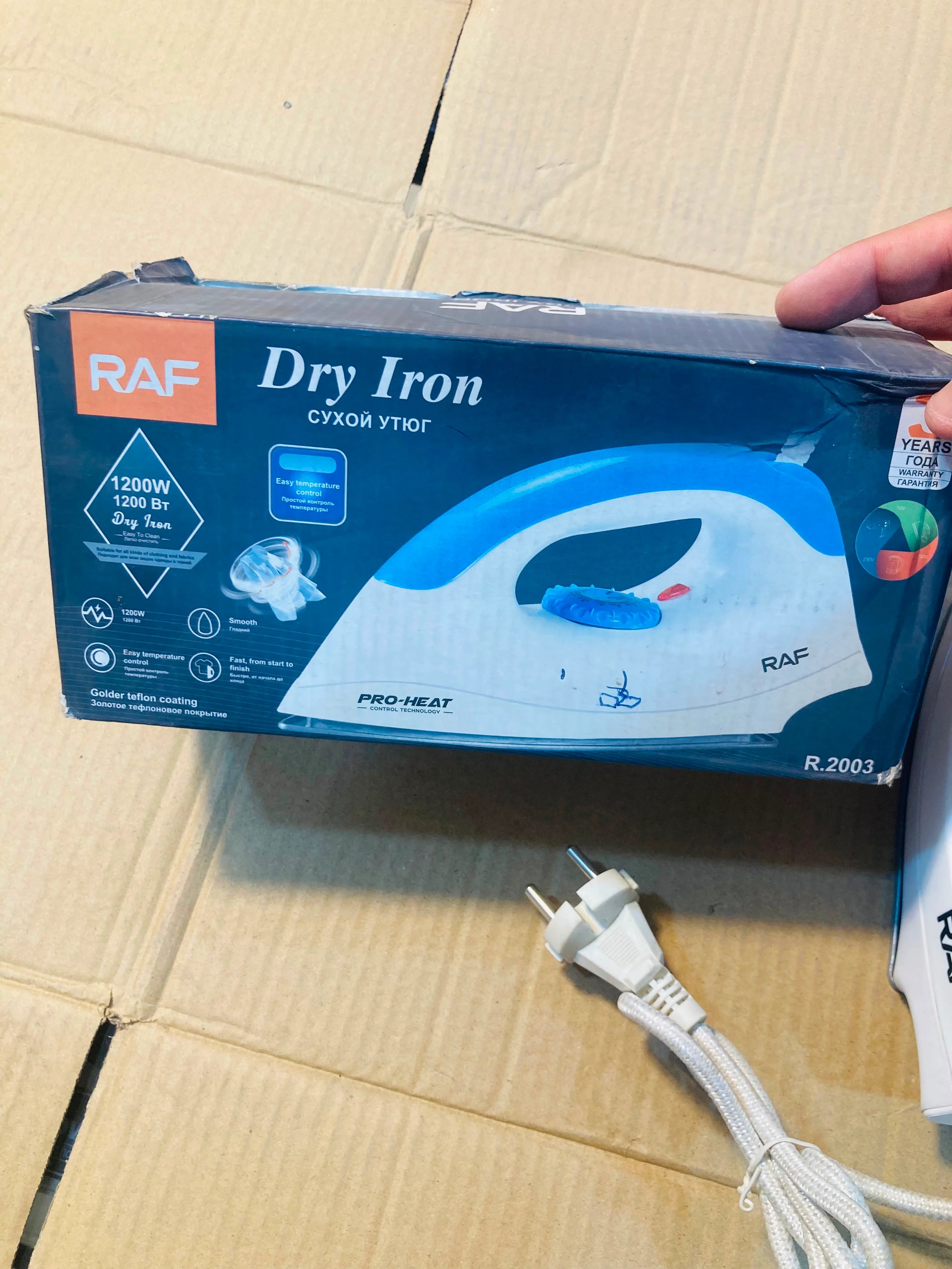 RAF 1200W Pro-Heat Lightweight Dry Iron with Golden Teflon Soleplate and Adjustable Thermostat R.2003