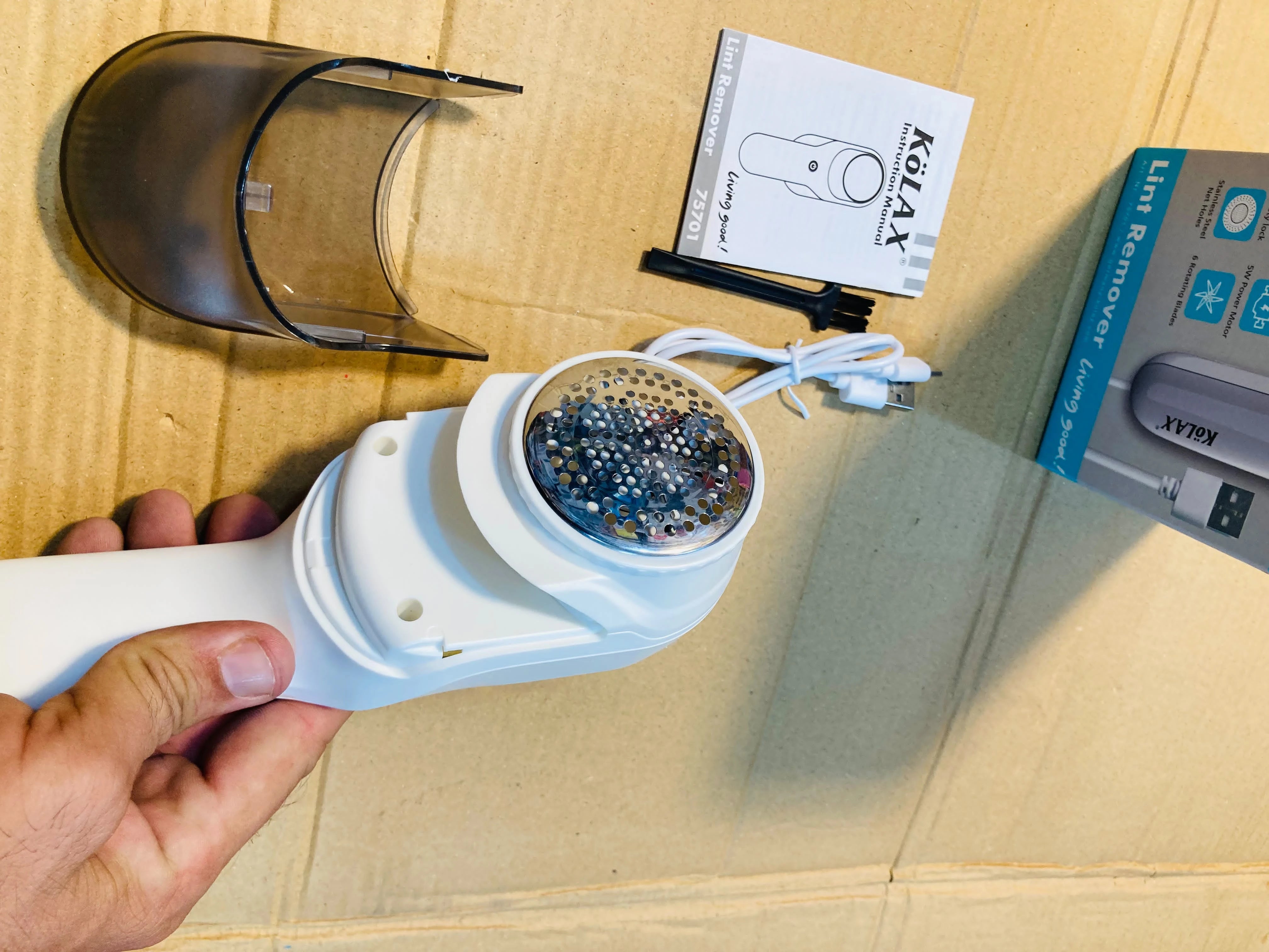 Kölax Electric Lint Remover 5W Fabric Shaver with 6 Rotating Blades 1200mAh Rechargeable Battery & Digital Display 75701