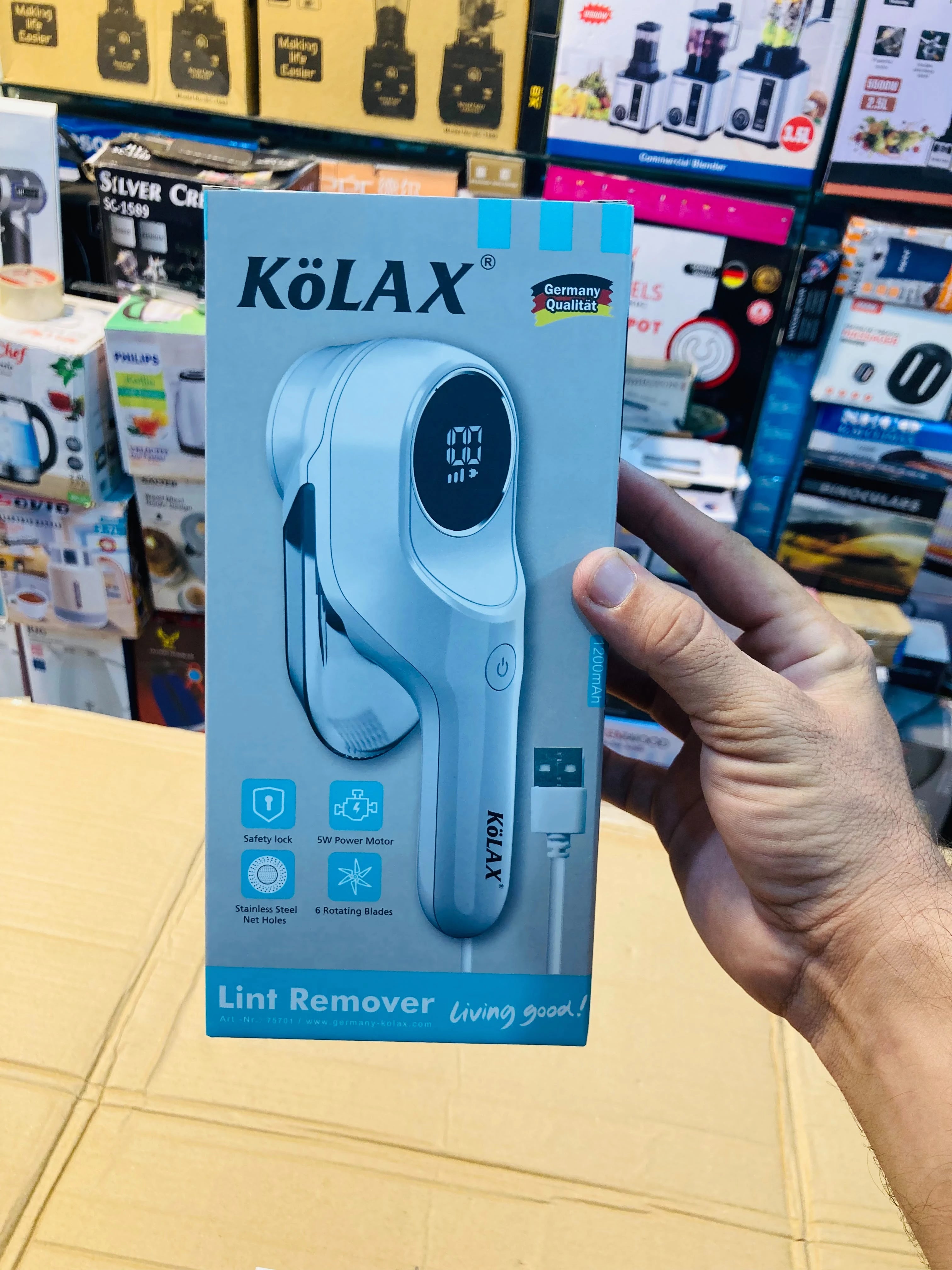 Kölax Electric Lint Remover 5W Fabric Shaver with 6 Rotating Blades 1200mAh Rechargeable Battery & Digital Display 75701