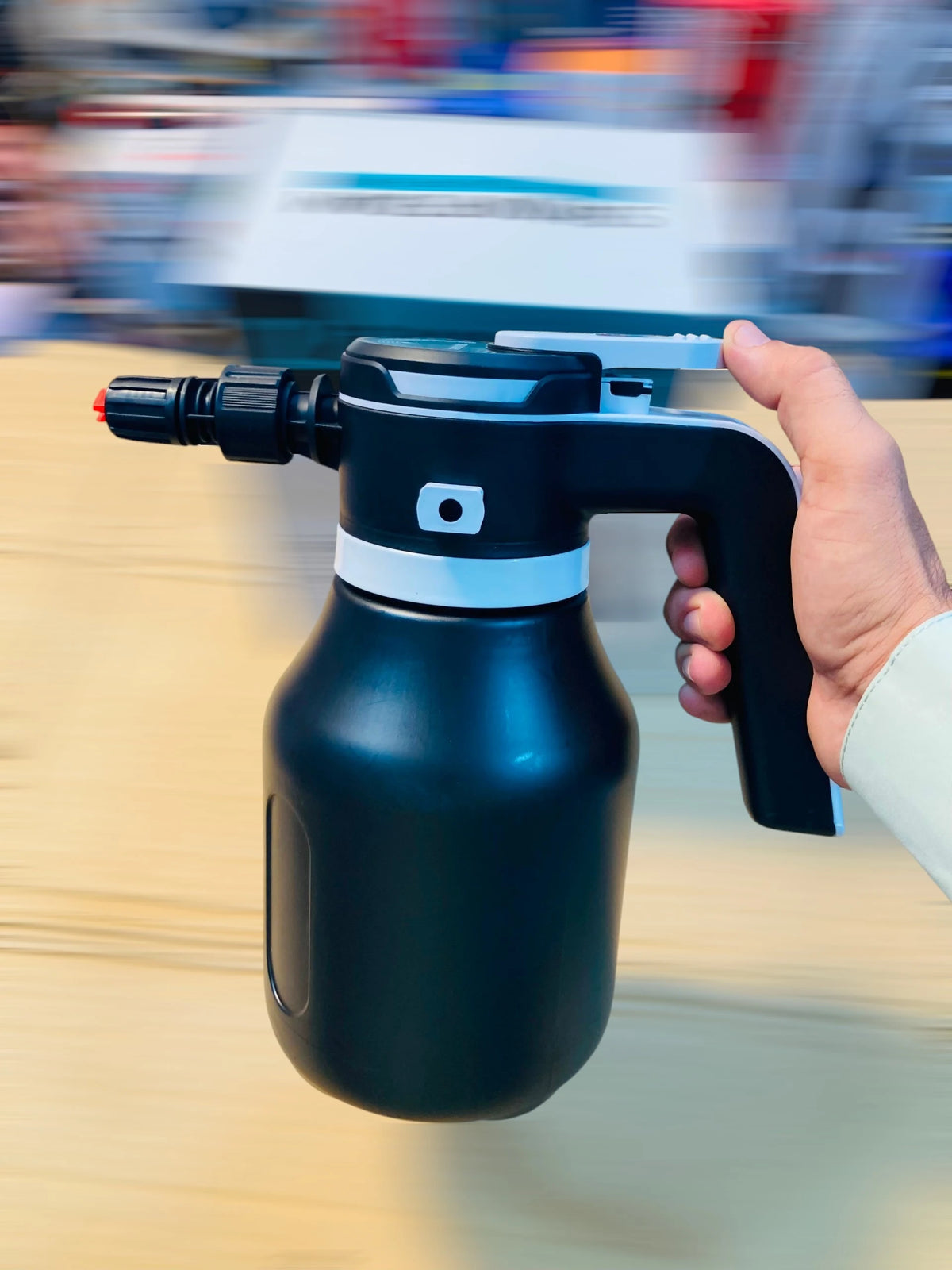 2L Electric Snow Foam Sprayer – Cordless Handheld Car Wash Foam Cannon with One-Click Operation and Adjustable Spray Nozzle