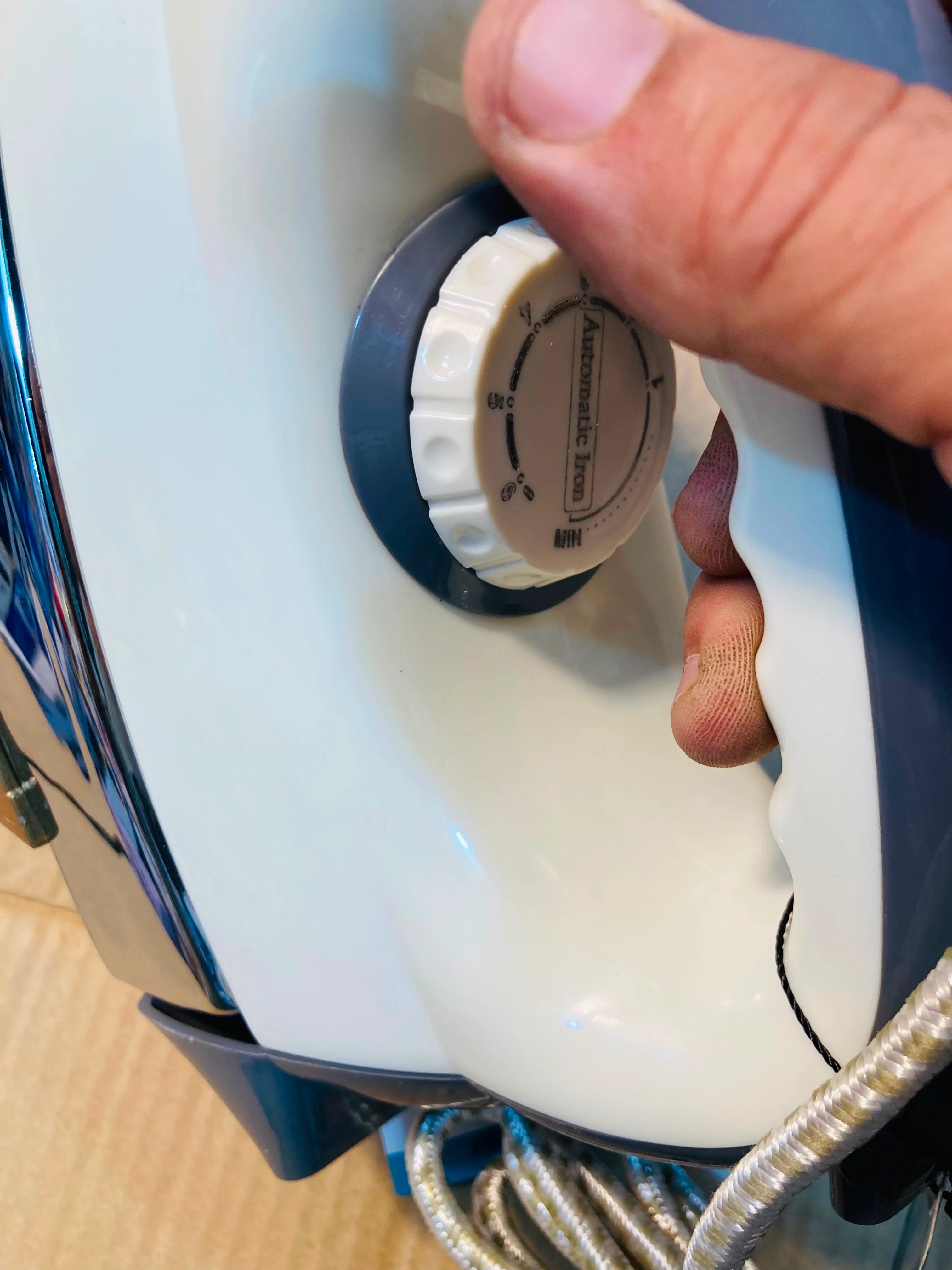 Sanford  1000-1200W Heavy Weight Dry Iron, Ceramic Coating Sole Plate SF32MD